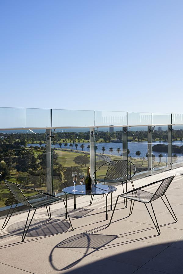 Tyrian Albert Park Lake Ville de Ville de Melbourne Extérieur photo Balcony view of the Torrey Pines Golf Course