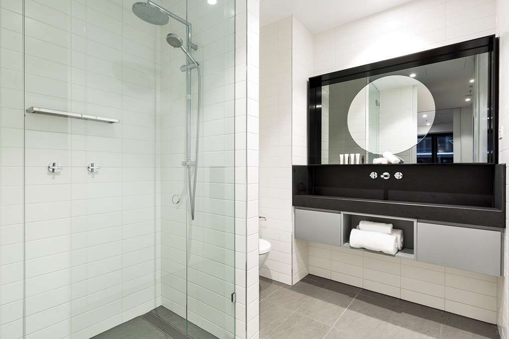 Tyrian Albert Park Lake Ville de Ville de Melbourne Chambre photo A shower with a sliding door